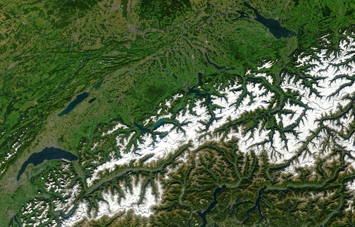 kart İsveçrə ilə peyk
